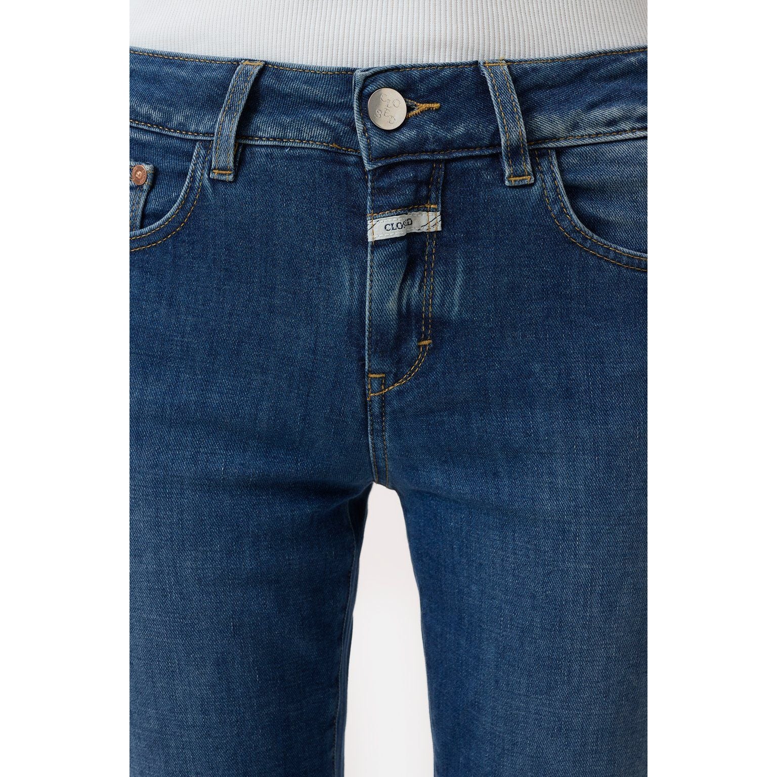 Women's Baker Skinny Jeans in dark blue by Closed, showcasing the fitted denim style and classic five-pocket design.