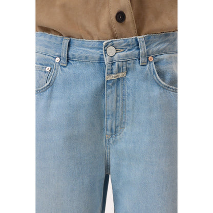 Light blue women's Jazzie Barrel Jeans by Closed Women's, showing fit and denim texture.