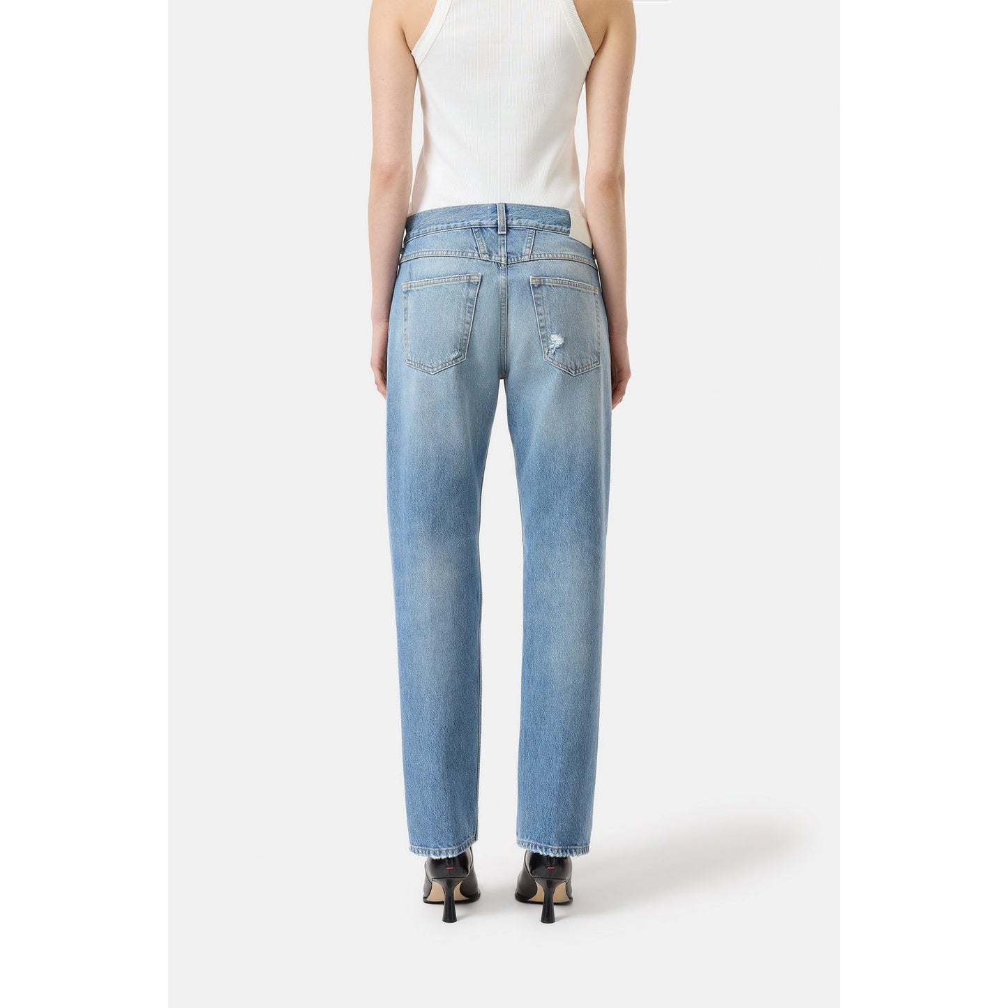 Women's mid blue Jonta Relaxed Jean by Closed, showcasing the relaxed fit, classic denim texture, and mid-rise design.
