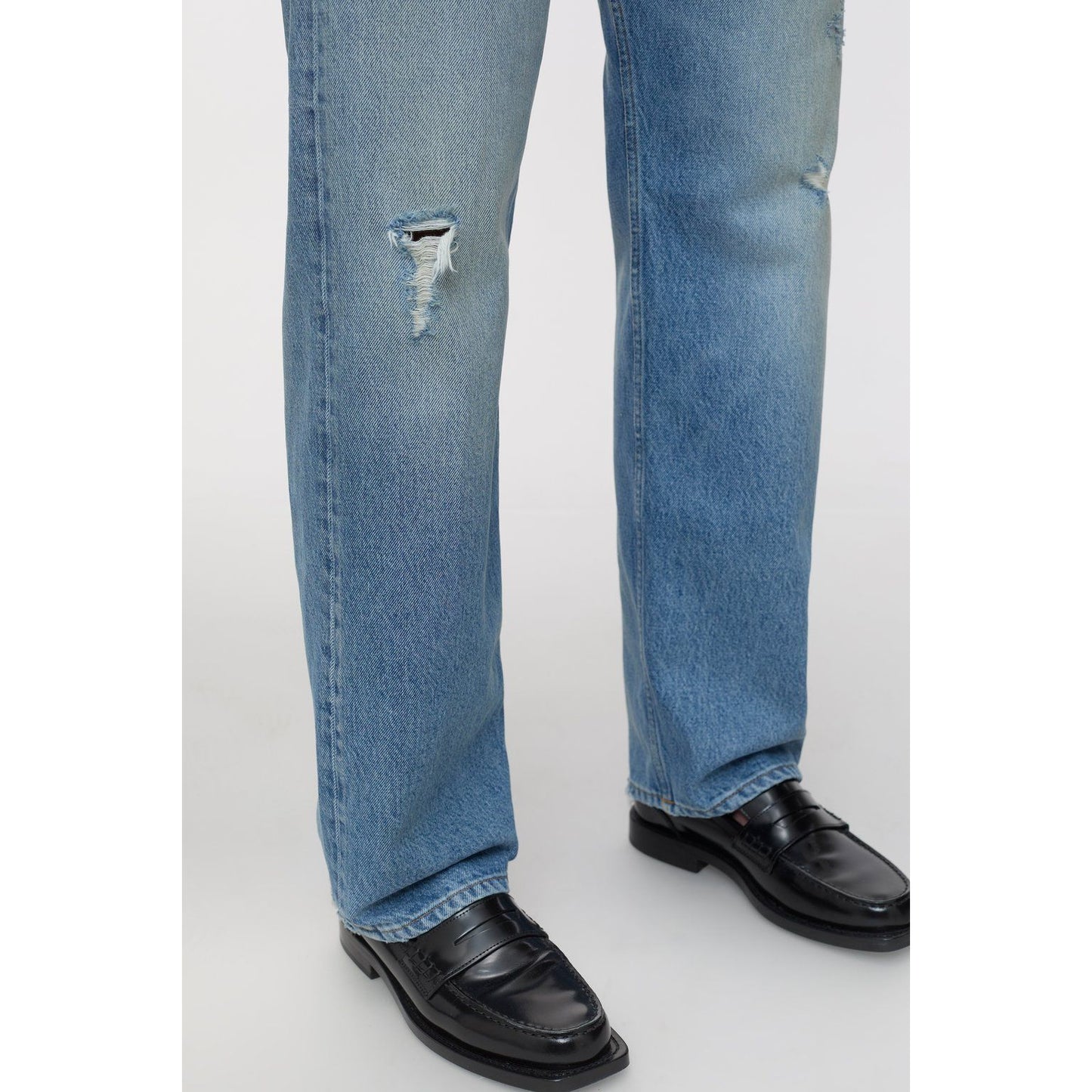 Women's Jonta Relaxed Jean in mid blue denim from Closed Women's, showing the fit and classic five-pocket design.