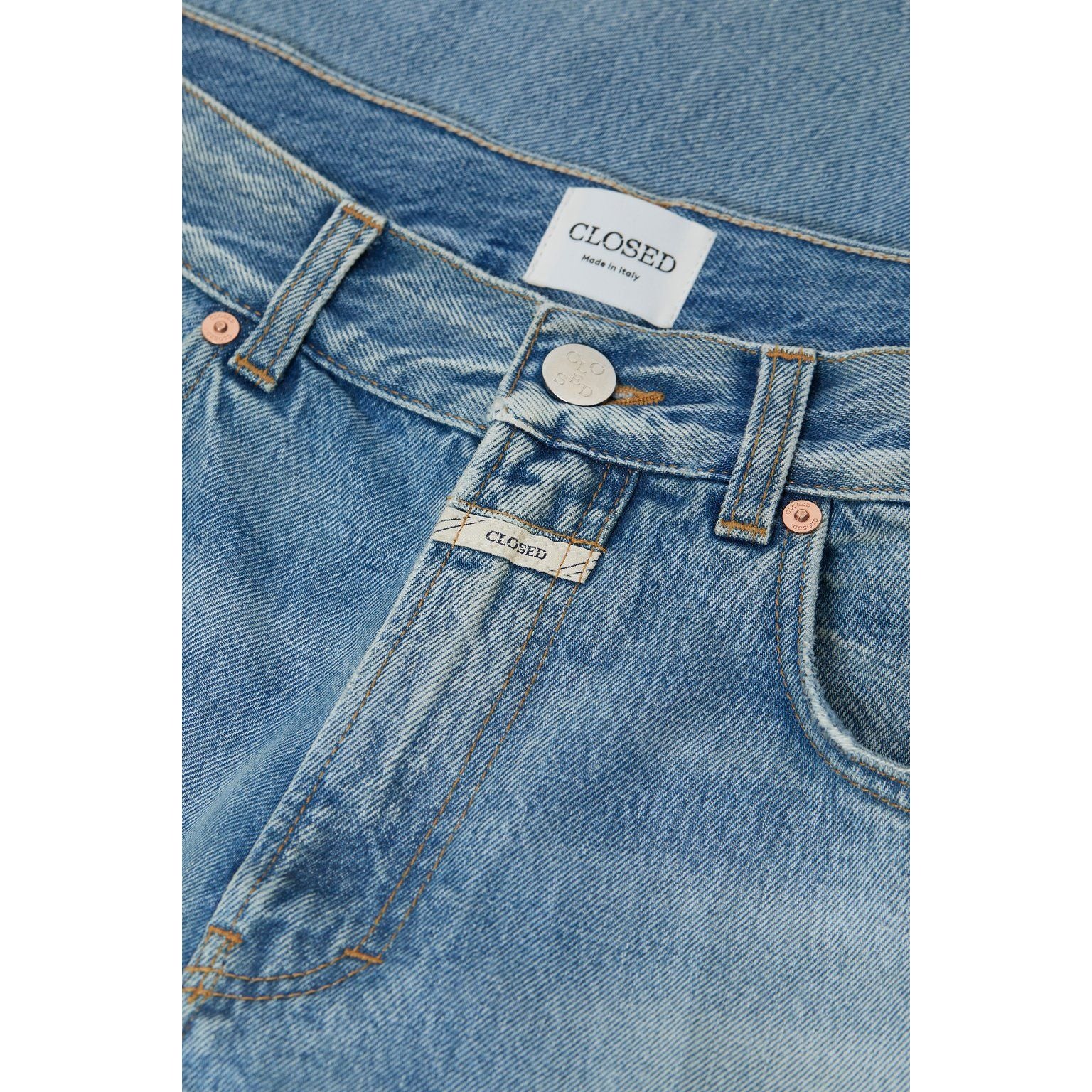Women's Jonta Relaxed Jean in mid blue denim by Closed, showcasing a casual fit and classic five-pocket design.
