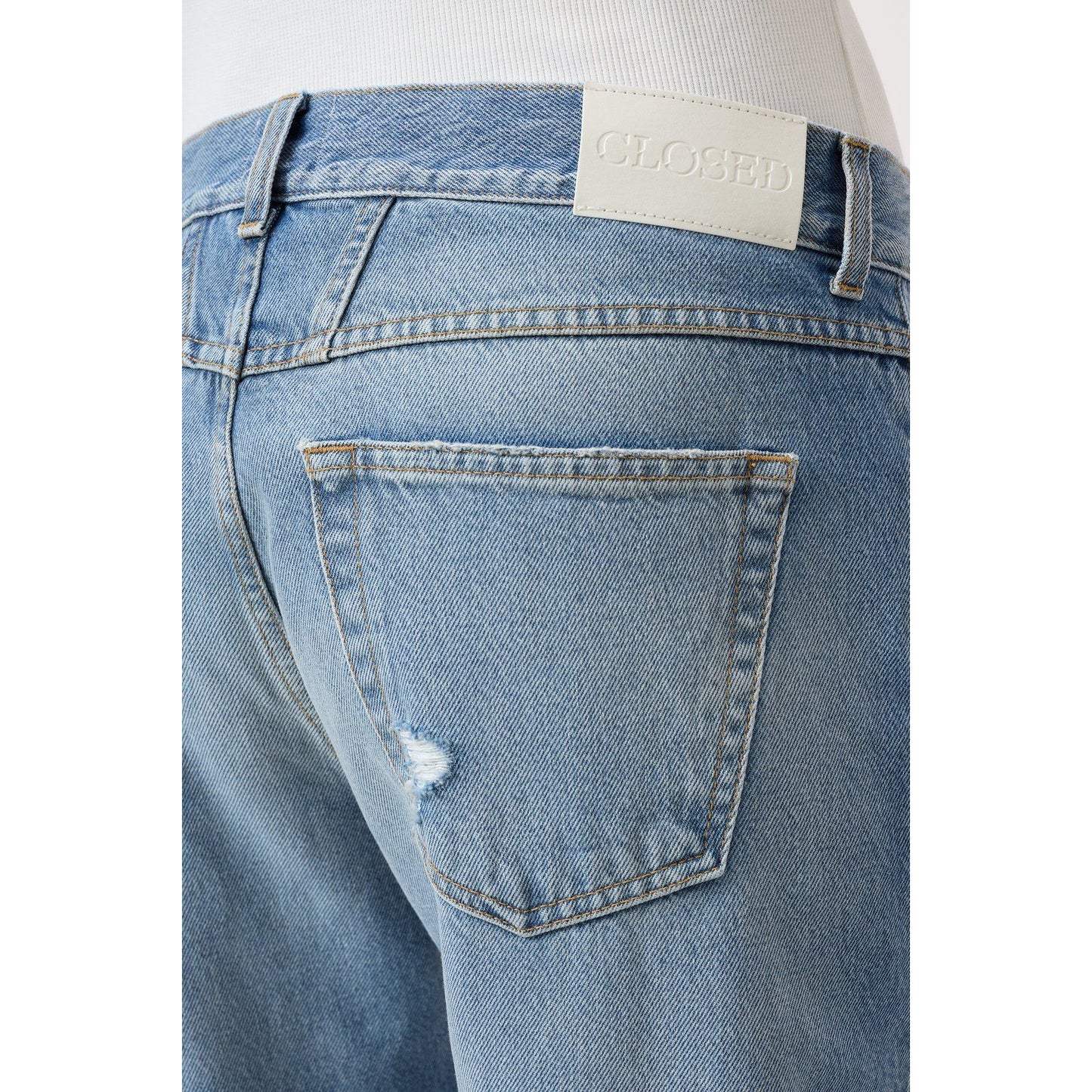Women's mid blue relaxed fit Jonta Jeans by Closed, casual denim with a comfortable, laid-back style.