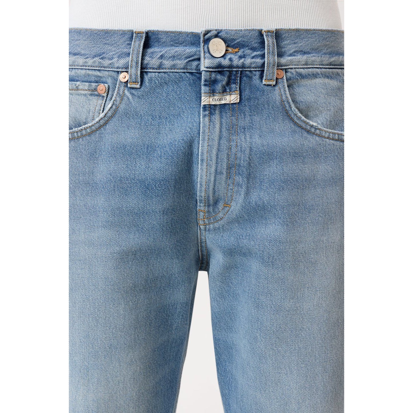 Women’s Jonta Relaxed Jean in mid blue denim by Closed Women’s, showing a casual fit with a classic five-pocket design.