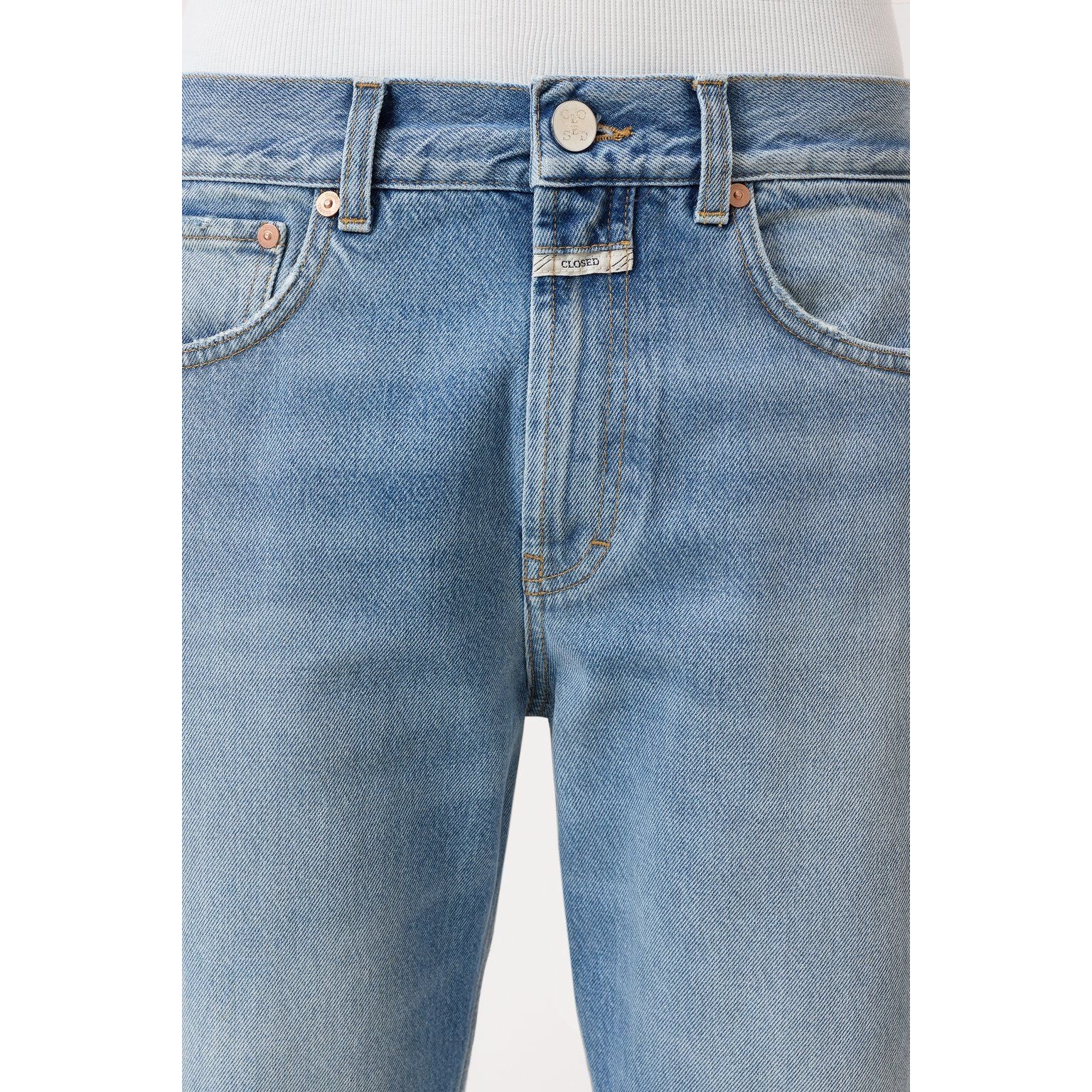 Women’s Jonta Relaxed Jean in mid blue denim by Closed Women’s, showing a casual fit with a classic five-pocket design.