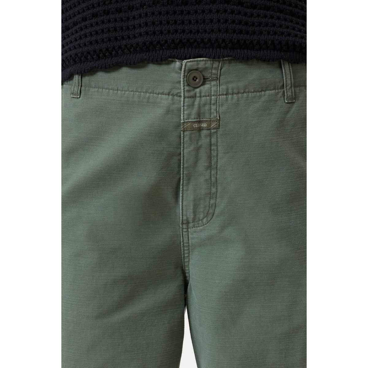 Closed women's Rovea Relaxed Pants in matcha green, with a comfortable fit and casual style, shown on a model.