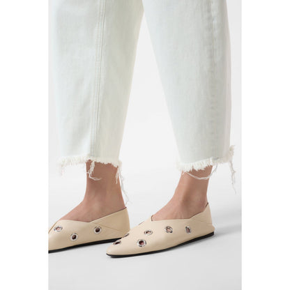 Closed Women's Stover-X Comfort Stretch Relaxed Jean in extreme light wash, featuring a relaxed fit and classic denim style.
