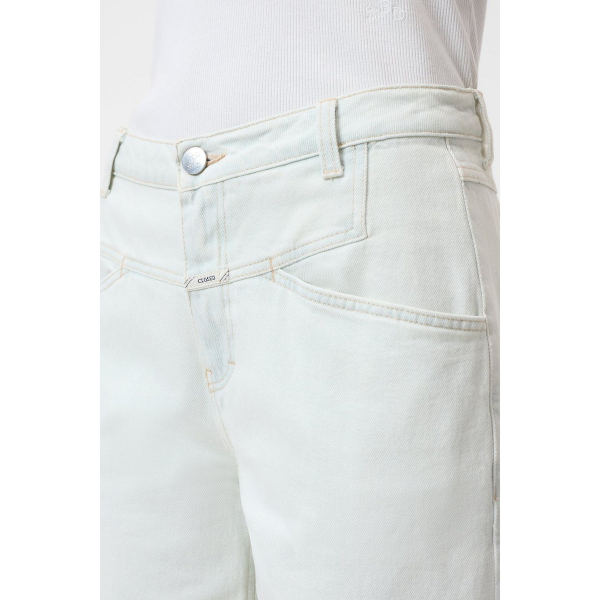 Women's Stover-X Comfort Stretch Relaxed Jean by Closed, extreme light wash, showcasing the relaxed fit and soft denim texture.