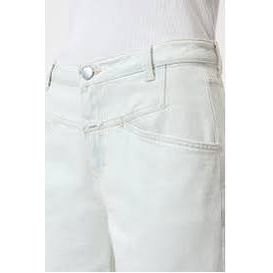 Women's Closed Stover-X Comfort Stretch Relaxed Jean in extreme light wash, showcasing the relaxed fit and classic denim style.