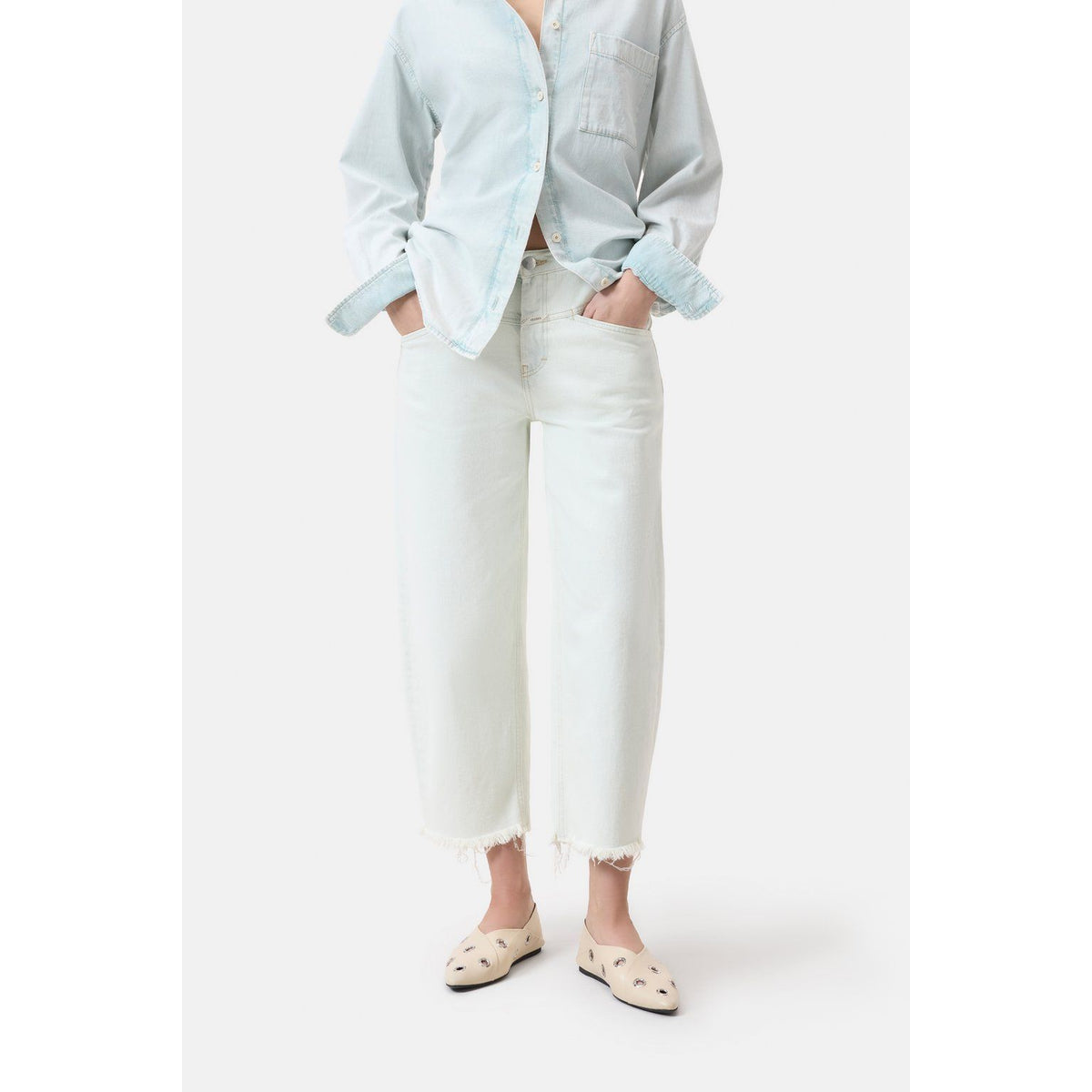 Closed Women's Stover-X Comfort Stretch Relaxed Jean in extreme light wash, featuring a relaxed fit and comfortable stretch denim.