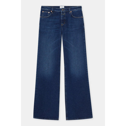 Closed Women's Gillan Comfort Stretch Wide Jeans in dark blue, showcasing a fitted waist and wide-leg style.
