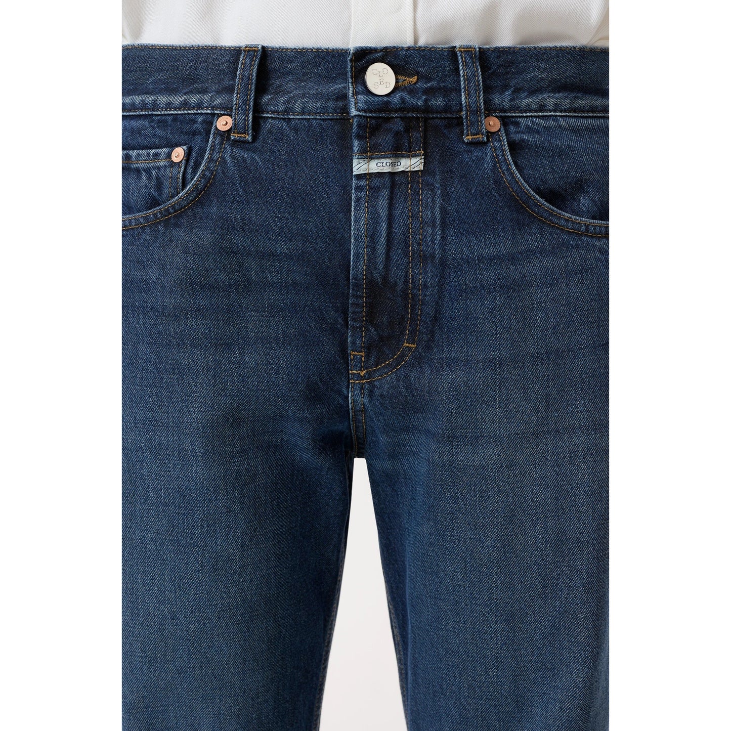 Dark blue women's Jonta Relaxed Jean by Closed Women's, showing the fit and denim fabric details.