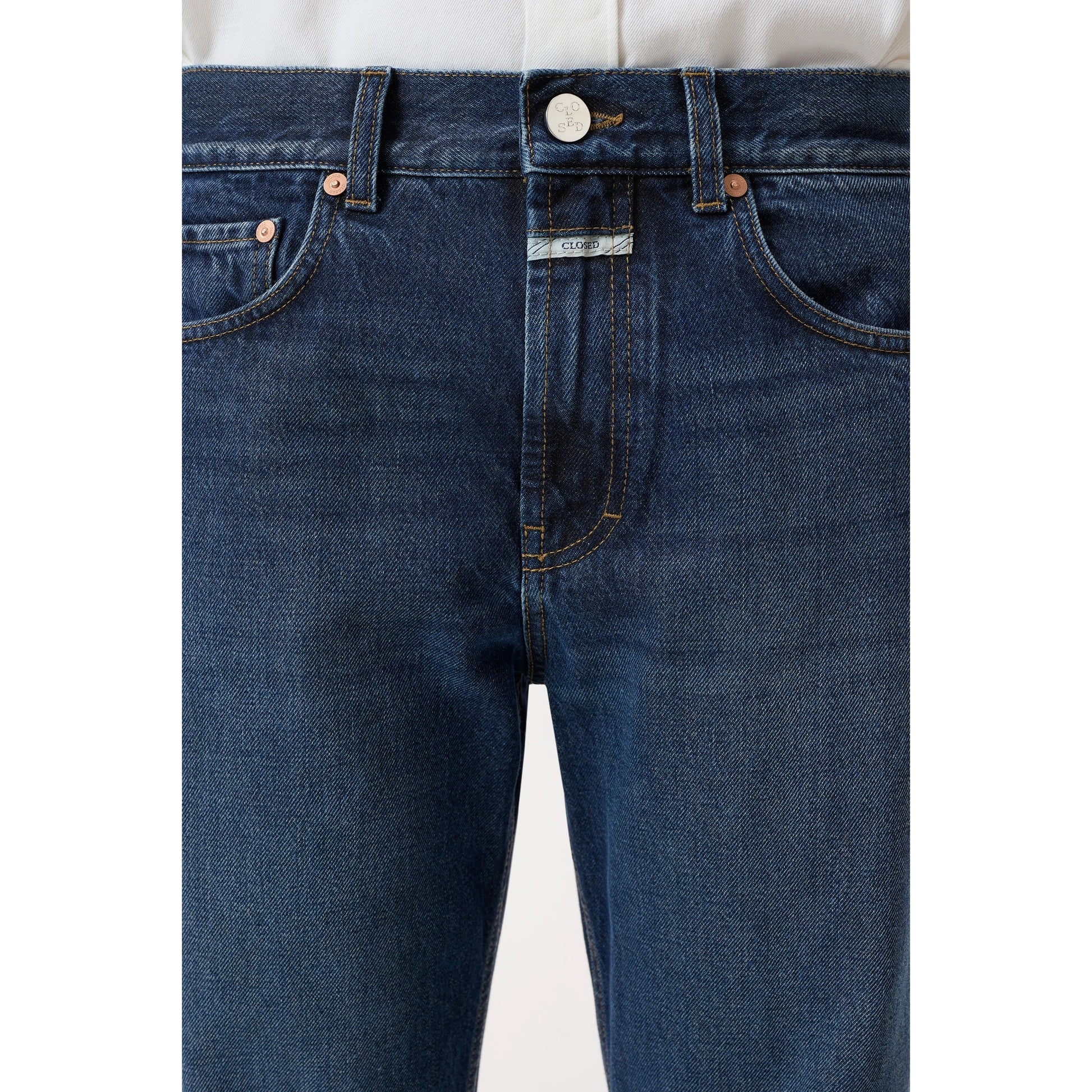 Dark blue women's Jonta Relaxed Jean by Closed Women's, showing the fit and denim fabric details.