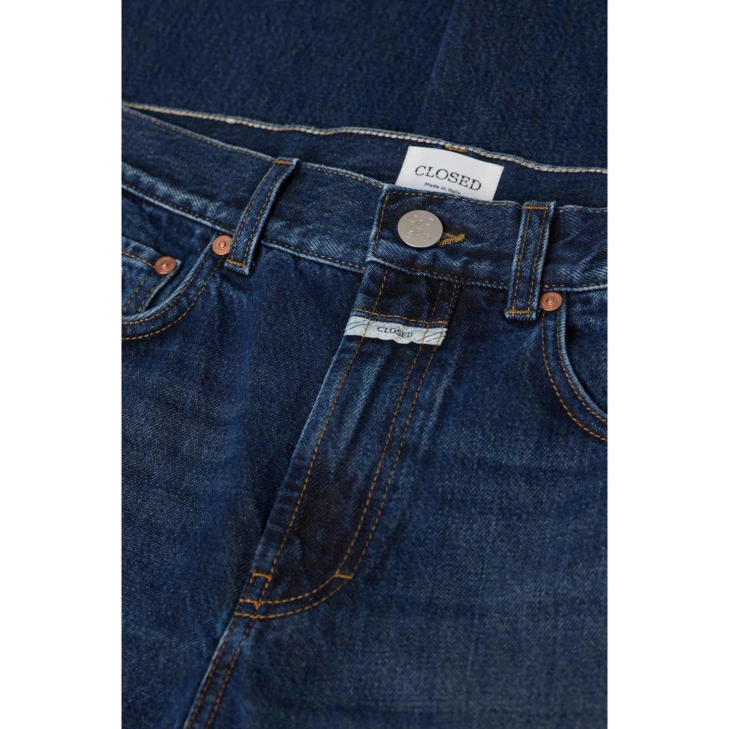 Dark blue women's Jonta Relaxed Jean by Closed, featuring a casual fit and classic denim style.
