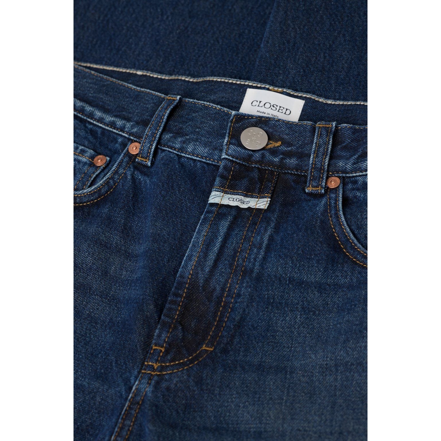 Dark blue women's Jonta Relaxed Jean by Closed, featuring a casual fit and classic denim style.