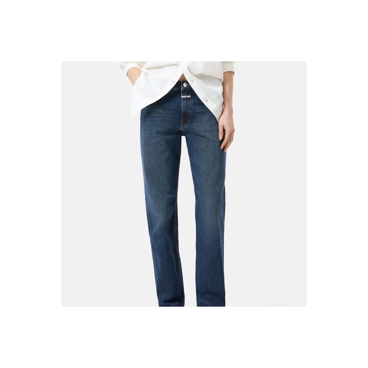Women's Jonta Relaxed Jean in dark blue denim by Closed, featuring a comfortable fit and classic five-pocket design.