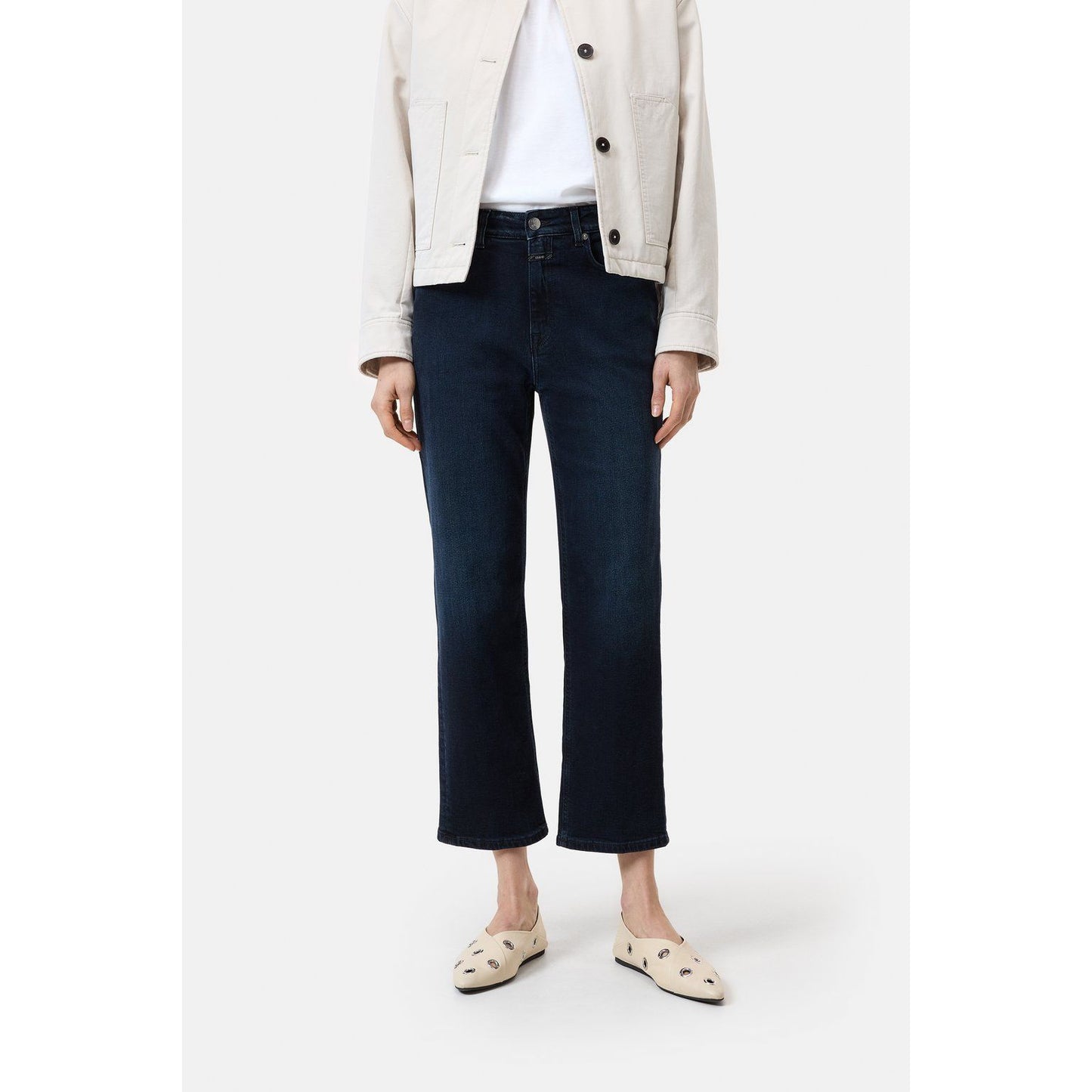 Women's Milo Comfort Stretch Straight Jeans by Closed in blue and black, featuring a classic fit and comfortable stretch fabric.