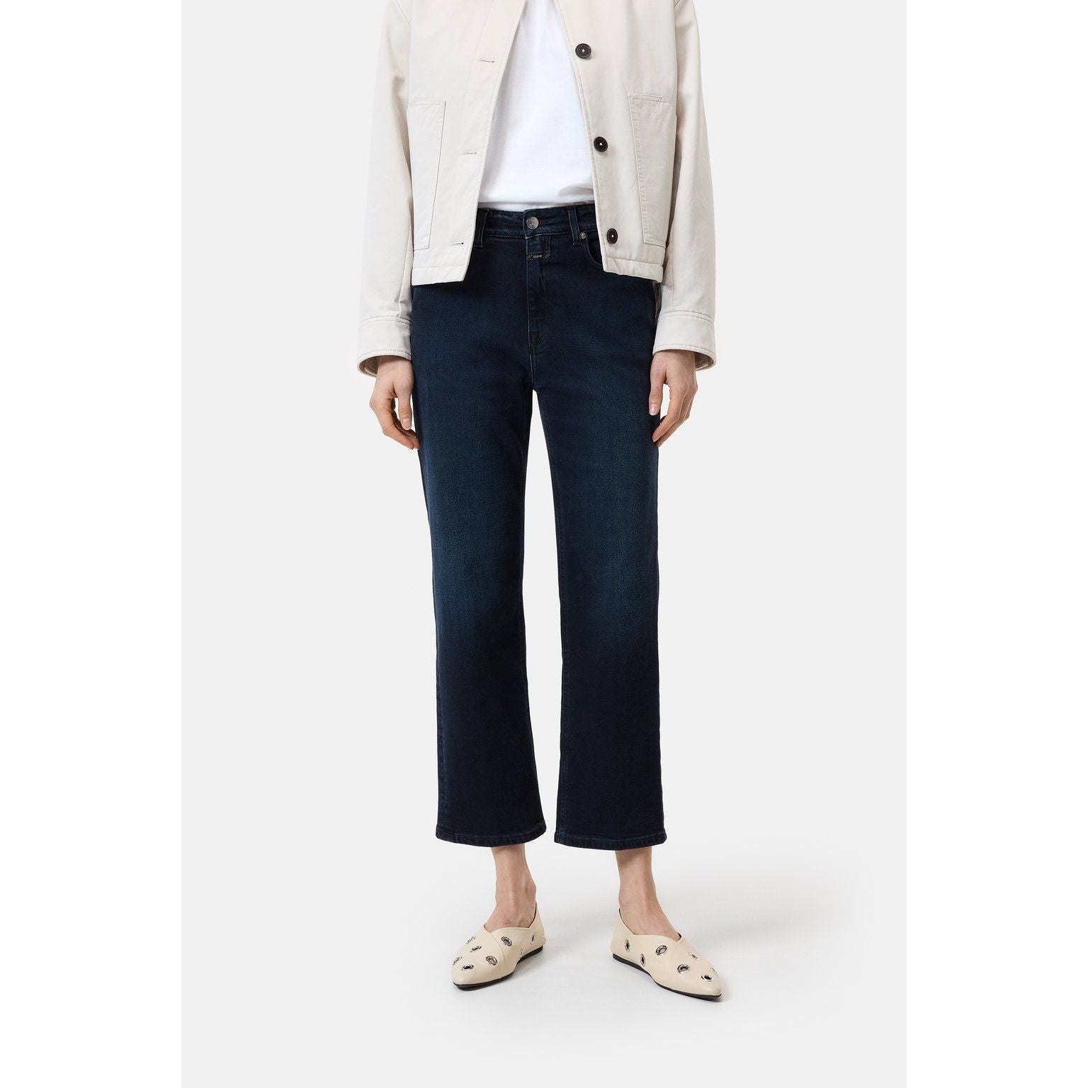 Women's Milo Comfort Stretch Straight Jeans by Closed in blue and black, featuring a classic fit and comfortable stretch fabric.