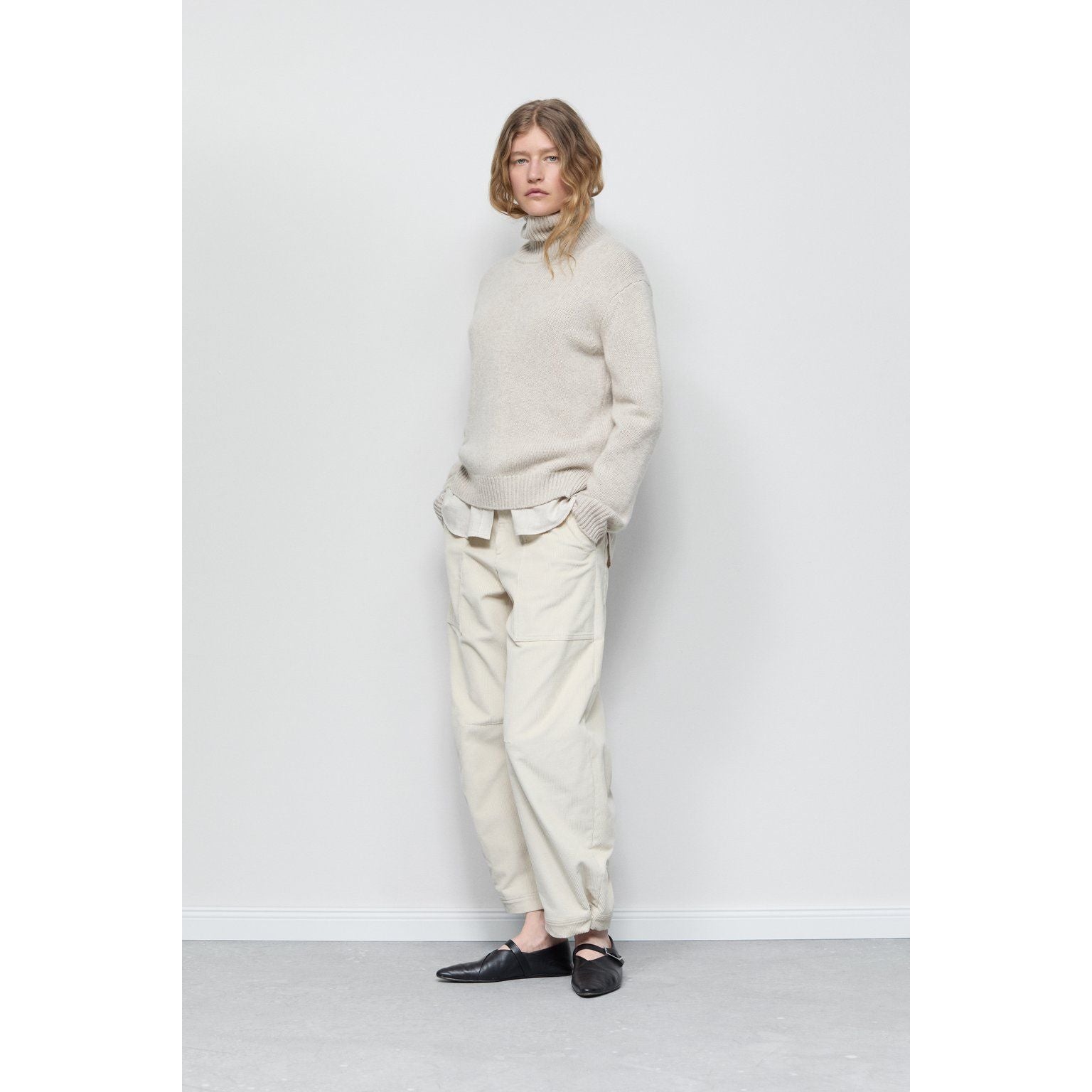 Women's Rhannon Relaxed Corduroy Pants in Pearl Beige by Closed Women's, shown in a casual fit with textured corduroy fabric.