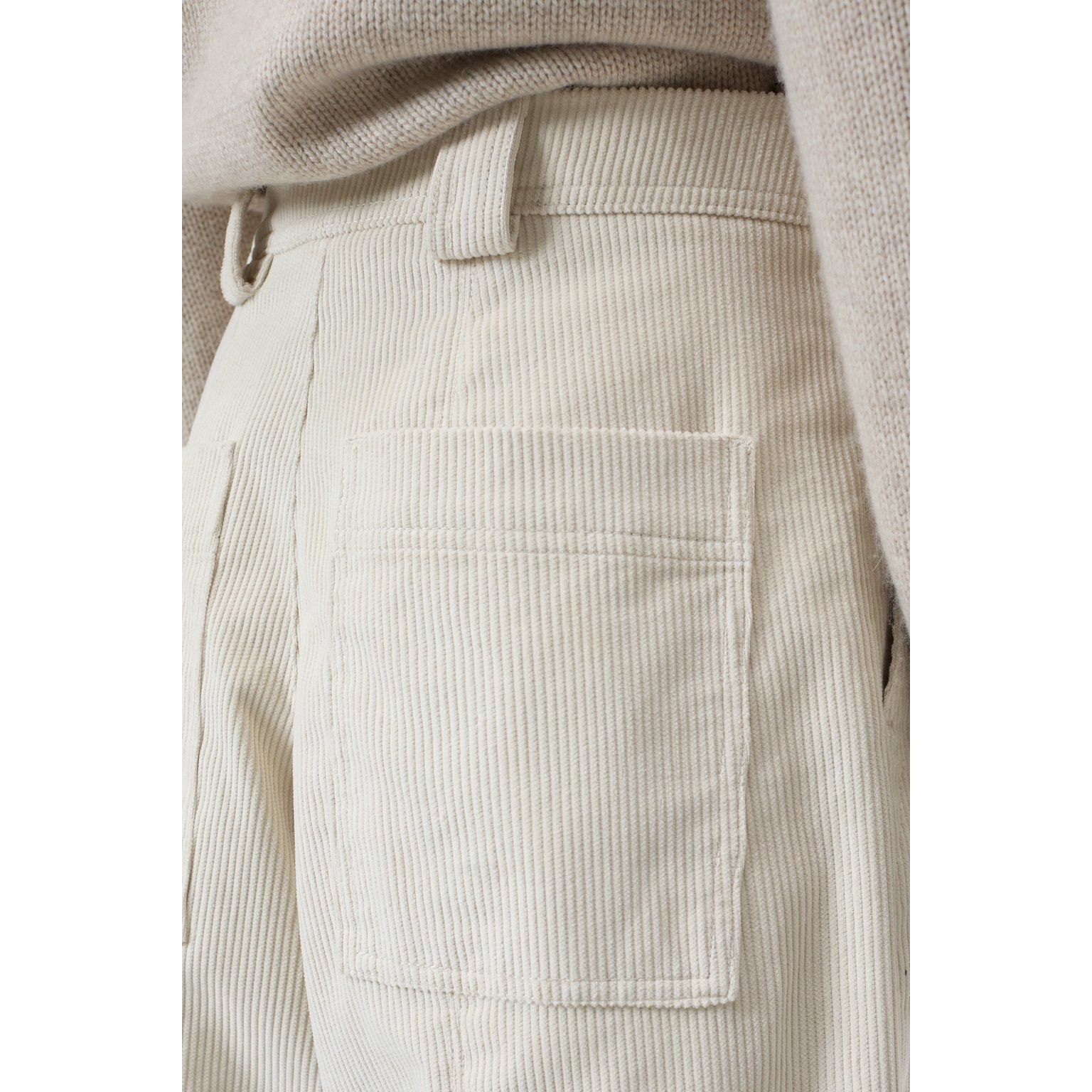 Women's Rhannon Relaxed Corduroy Pants in Pearl Beige by Closed, featuring a comfortable fit and textured fabric.