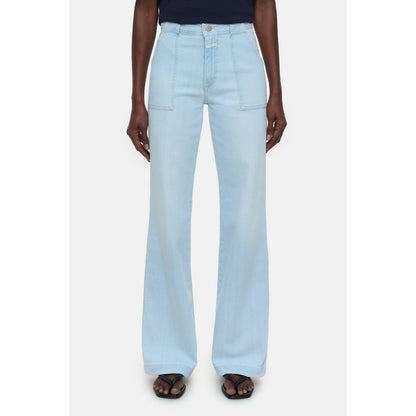 Light blue Closed Women's Aria Slim Jeans for women, showing the fitted style and classic denim texture.