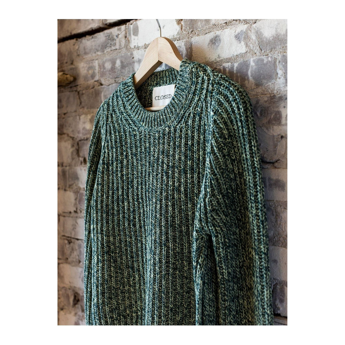Green women's knitted jumper from Closed Mouliné in Midnight Lake, featuring a cozy, textured knit design.
