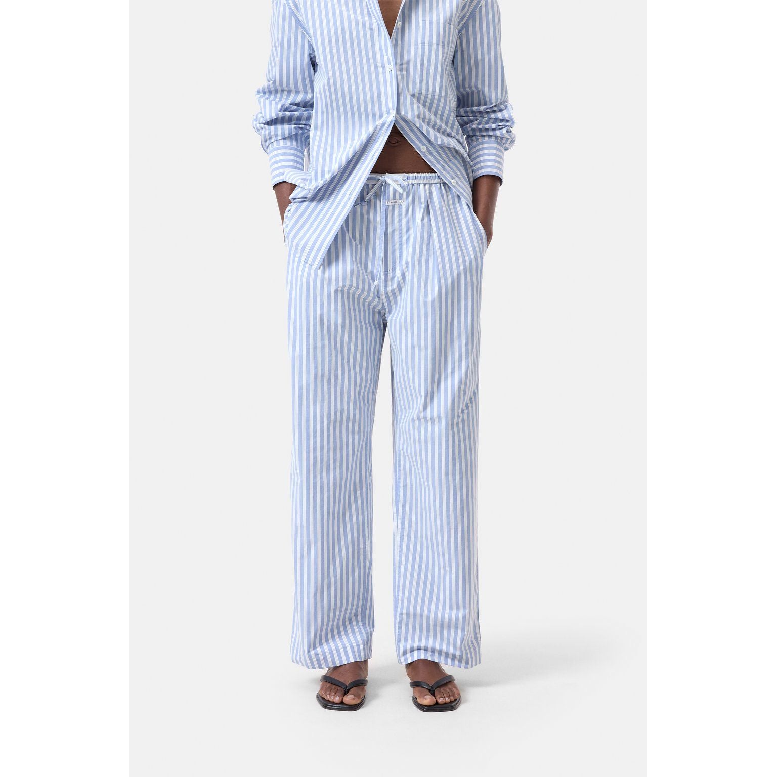 Closed Women's Romilla Relaxed Pants in cornflower blue, featuring a comfortable relaxed fit and stylish design.