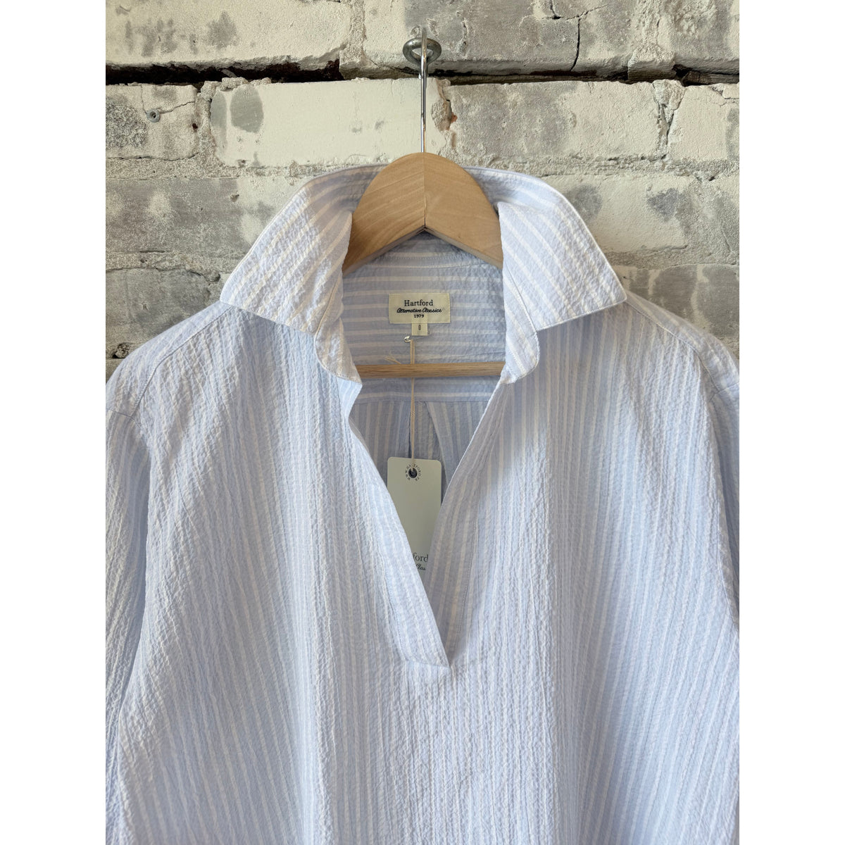 Women's Hartford Cola Woven Shirt in white and light blue, featuring a stylish collar and woven fabric details.