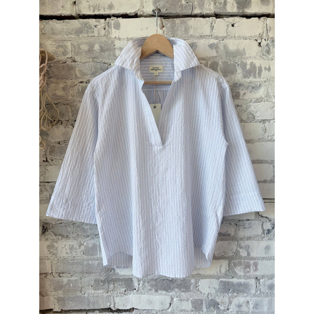 Women's Hartford Cola Woven Shirt in white and light blue, featuring a classic collar and woven fabric for a stylish look.