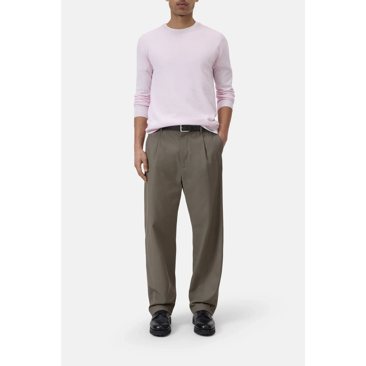 Men's cotton jumper in Quartz Pink by Closed Men's, featuring a soft, comfortable fit and classic knit design.