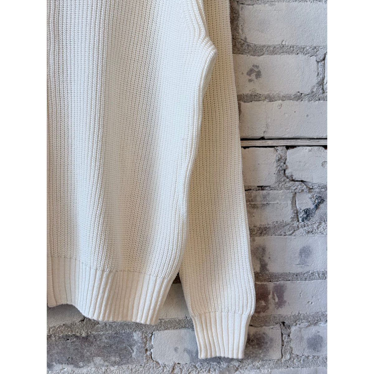 Men's white cotton-yarn zip-up sweater by Aspesi, shown with a full front view and zipper closure.