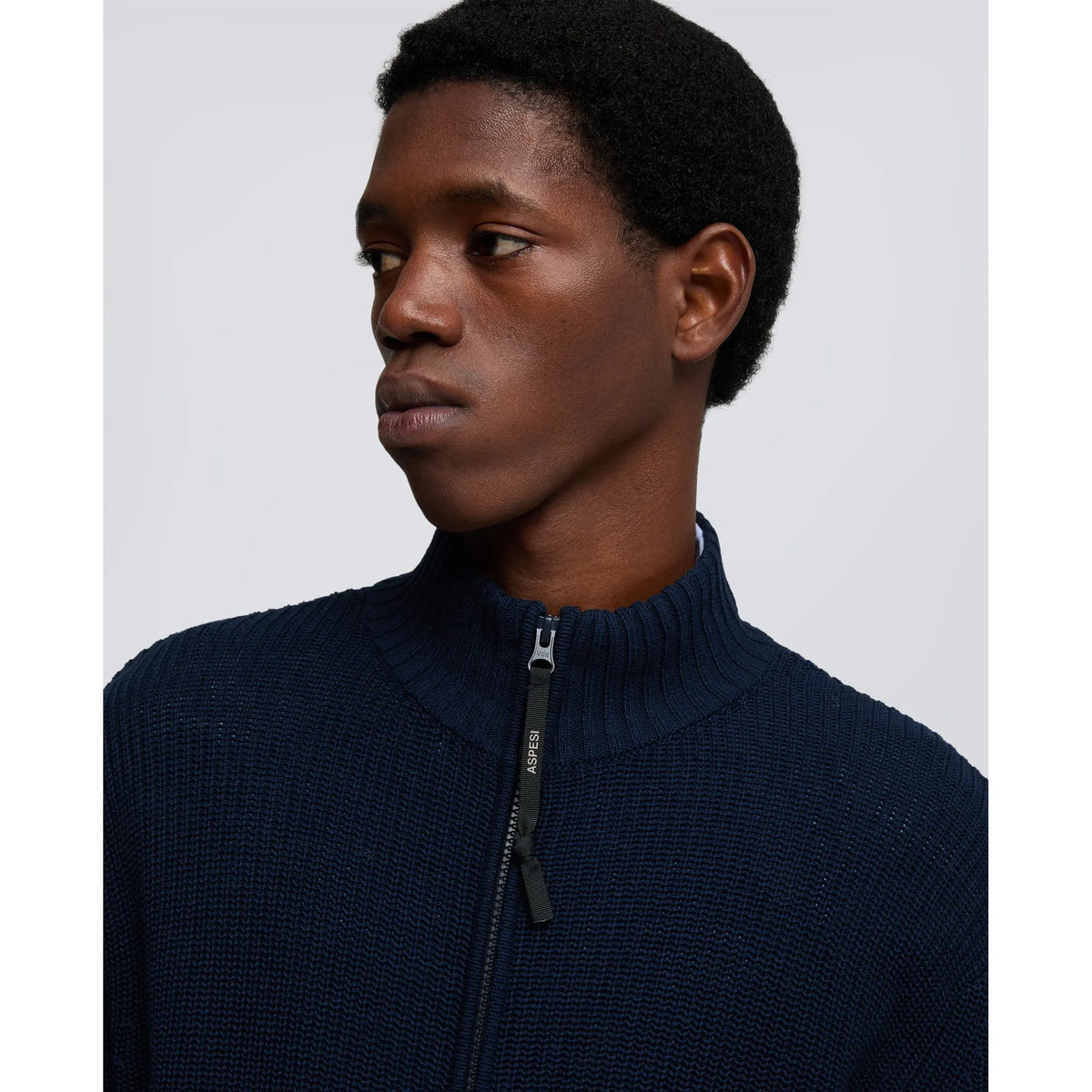 Men's white cotton yarn zip-up sweater by Aspesi, featuring a classic collar and full-length zipper, displayed on a model.