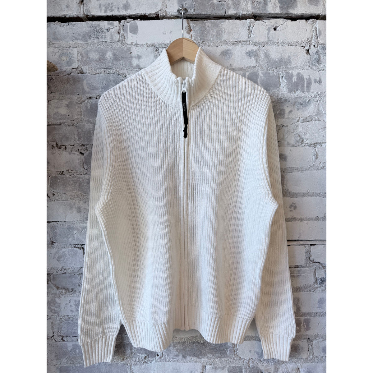 Men's white cotton-yarn zip-up sweater by Aspesi, featuring a classic design and a front zipper.