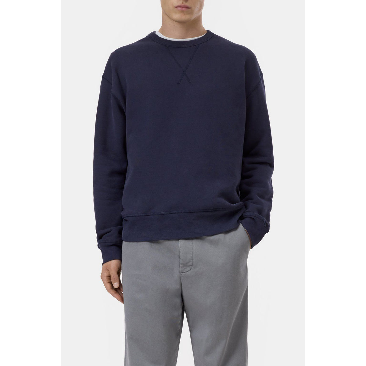 Closed Men's dark night crewneck sweatshirt with a relaxed fit, featuring soft fabric and classic design.