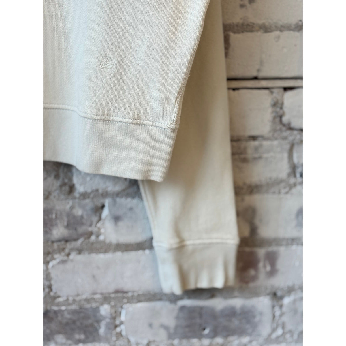 Women's cropped retro fleece sweatshirt by Merz b. Schwanen, in cashew with a half-zip design and vintage-inspired style.