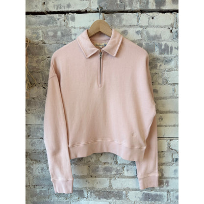 Merz b. Schwanen women's cropped retro fleece half-zip sweatshirt in shell color, casual and comfortable for everyday wear.