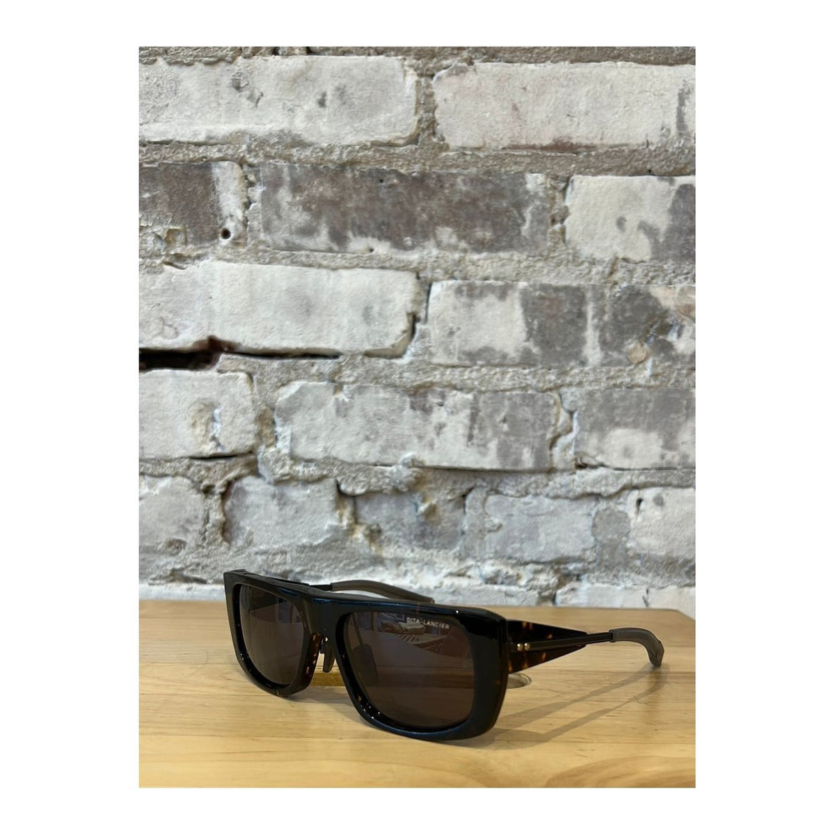DITA LSA 703 tortoise and black gunmetal accessory with G12 detail, showcasing stylish eyewear accessories.