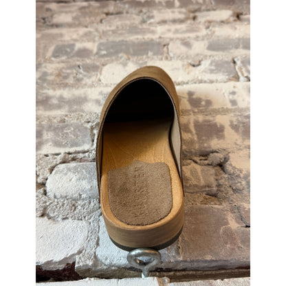 Kunsten Clogs Ella Suede Clog - Umber Dark Gray
