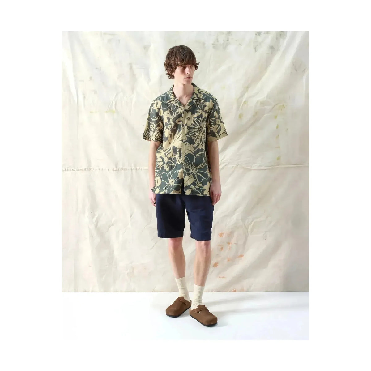 Men's Far Afield Selleck shirt in charcoal grey with foliage print, featuring a stylish casual design and comfortable fit.
