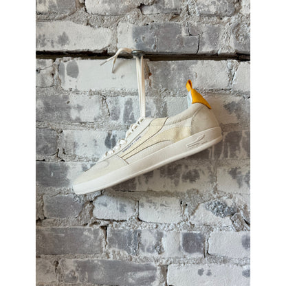 Oncept Fez men's sneaker in vintage white, showcasing a stylish casual shoe with a sleek design and comfortable fit.