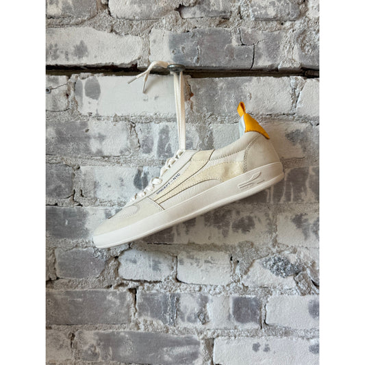 Oncept Fez men's sneaker in vintage white, showcasing a stylish casual shoe with a sleek design and comfortable fit.