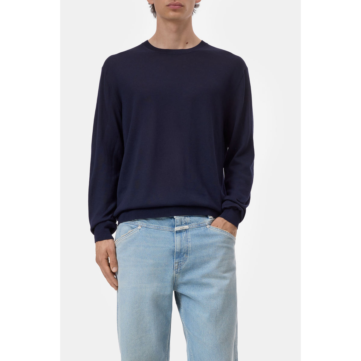 Men's dark night fine-knit crewneck jumper by Closed Men's, showcasing a close-up of the soft, textured knit fabric.