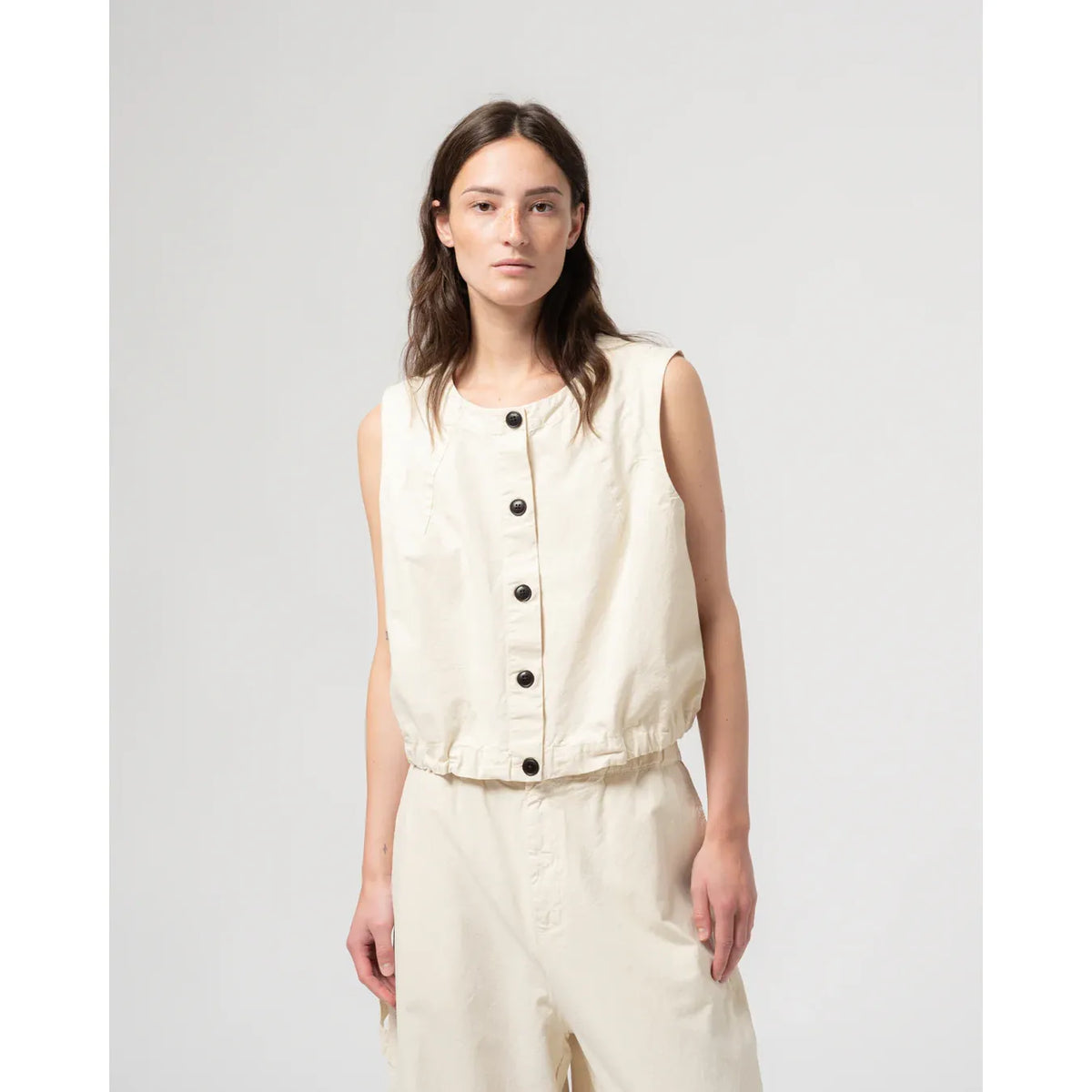 Women's G.O.D. Cotton-Linen Veston in wheat color, featuring a stylish, lightweight design with a tailored fit from Girls of Dust.