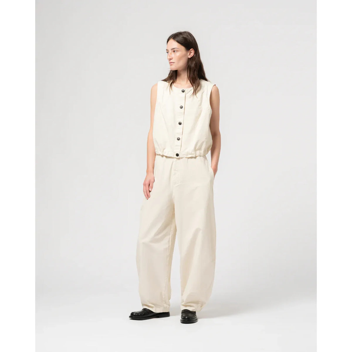 Women's G.O.D. Cotton-Linen Veston in wheat color, stylish sleeveless vest with a lightweight, breathable fabric from Girls of Dust.