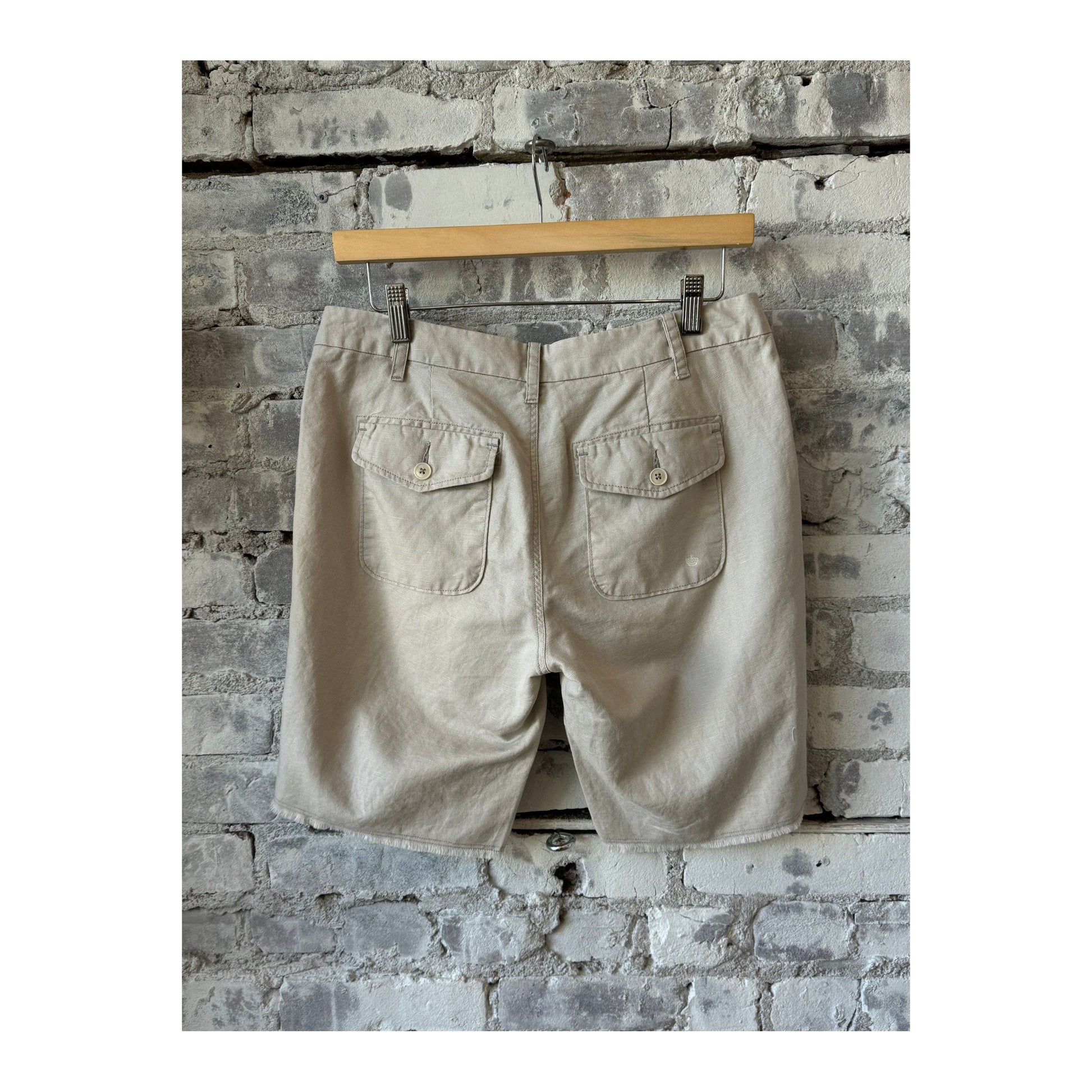 Women's G1 Kite Flying Shorts in sandy color, featuring lightweight fabric and casual fit for outdoor kite flying activities.