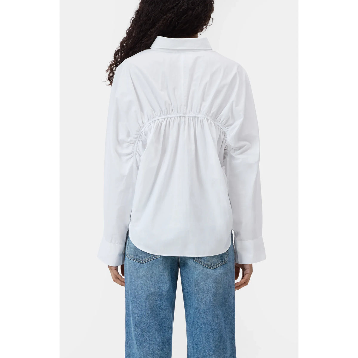 Women's gathered white cotton shirt by Closed, featuring a relaxed fit and casual style, shown on a model.