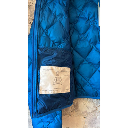 Women's Ginger Nylon Ripstop Jacket by Aspesi in Azzurro, showcasing lightweight, durable nylon fabric with a stylish blue color.