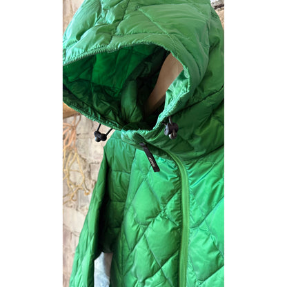 Women's Ginger Nylon Ripstop Jacket by Aspesi in verde, showcasing lightweight, durable nylon fabric with a stylish design.