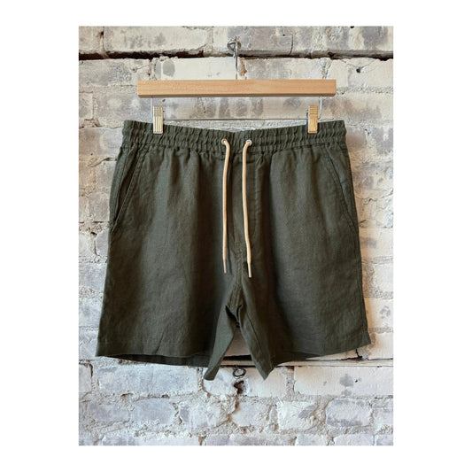 Men's NN07 Gregor casual linen shorts with drawstring in croc green, featuring a relaxed fit and lightweight fabric.