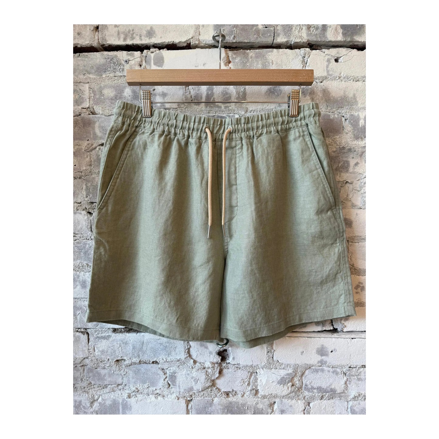 Men's NN07 Gregor casual linen shorts in sage green with drawstring waist, relaxed fit, perfect for summer wear.