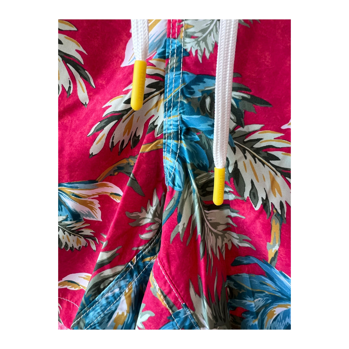 Men's printed swim trunks in red by Hartford Men's, featuring a vibrant pattern and comfortable fit for swimming and beachwear.